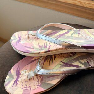 OluKai Ho‘opio Malua Women’s Beach Sandals – Size 9